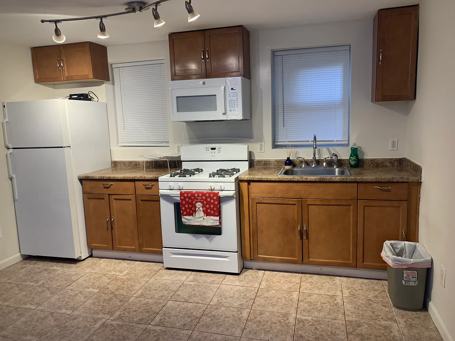 Studio, 850 sqft, $2,100 — Photo 2