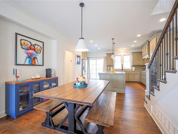 5th image of 716 W 45th St