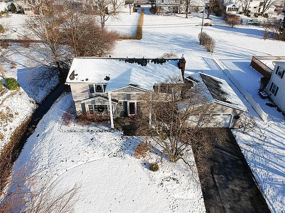 3rd image of 67 Brentwood Dr