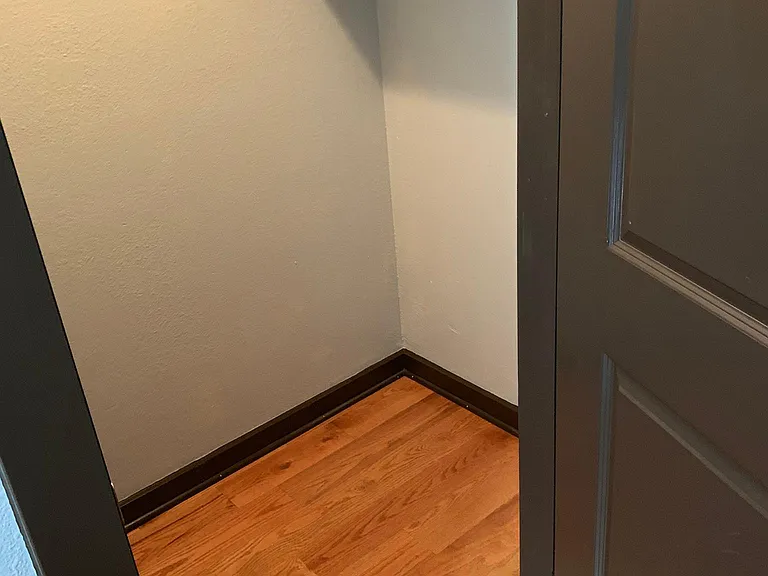 900 Emerald Ave NE — Photo 3