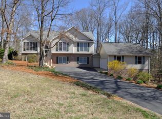 6316 Forest Grove Dr, Fredericksburg, VA 22407