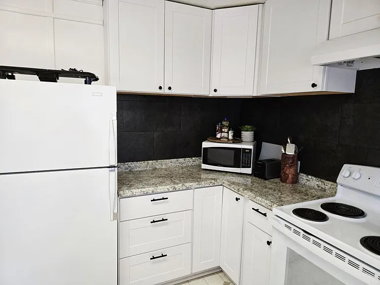 303 E Christina St — Photo 42