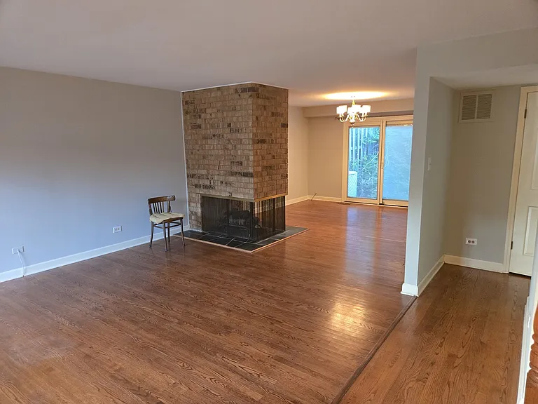 2S663 Avenue Normandy St E — Photo 6