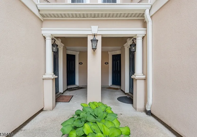 28 Devonshire Dr — Photo 7