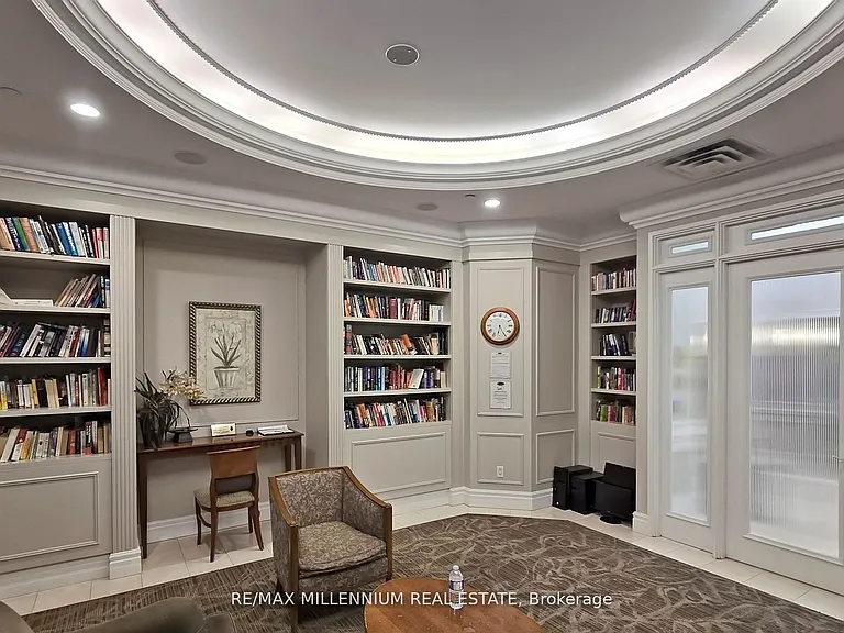 25 Kingsbridge Garden Cir #423 — Photo 30