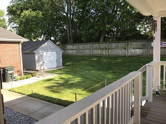 3rd image of 4224 N Woodstock Dr