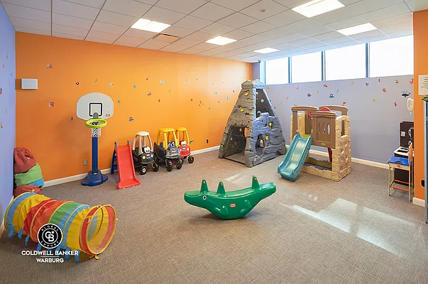 Rented by Coldwell Banker Warburg | media 23