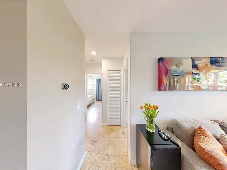 530 NE 15th Ct #7 — Photo 29