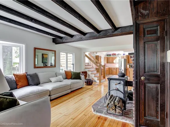 44 Greenfield Ave, Portsmouth, RI 02871