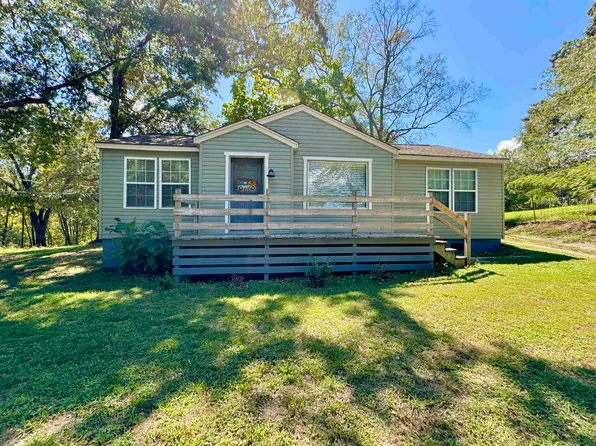 212 Old Memphis Rd, Tuscumbia, AL 35674