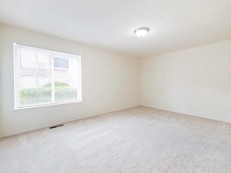 Coach House Apartments — Photo 30