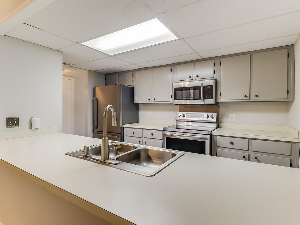 1st image of 15241 Parkwood Dr N #D