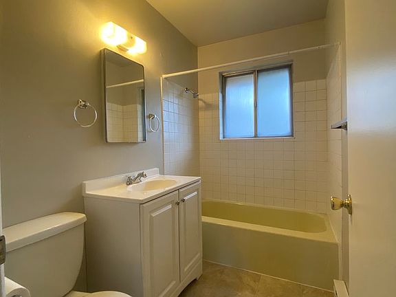 3rd image of 1023-1029 SE 196th Ave #1023