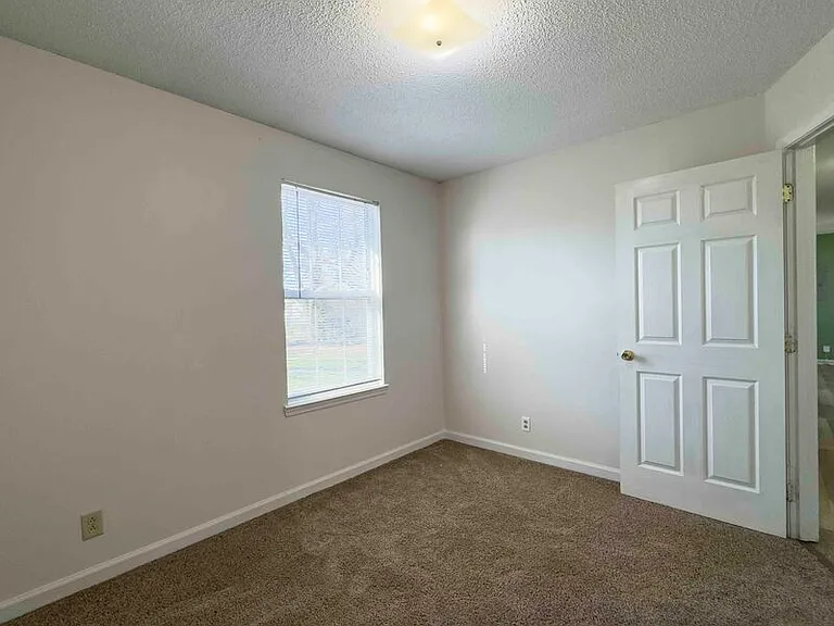 1028 Bush Ave — Photo 19