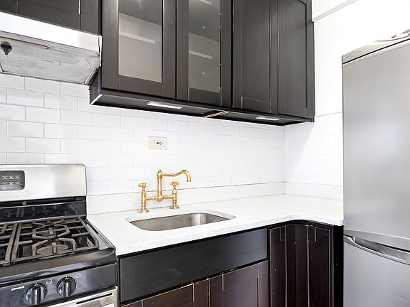 4th image of 408 W 57th St APT 9P