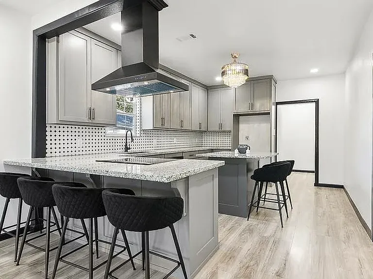 2411 Travis St — Photo 3