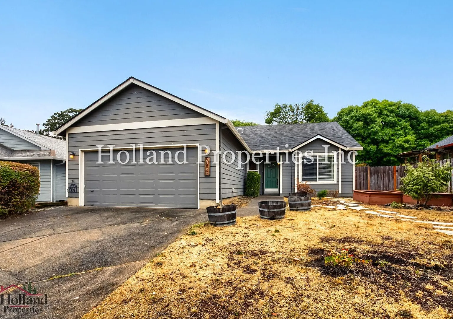 Beautiful Single-Level Sherwood Home with A/C, Fenced Yard & 2-Car Garage — Photo 2