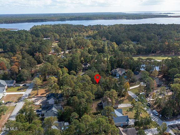 5th image of 904 Caroline Court
