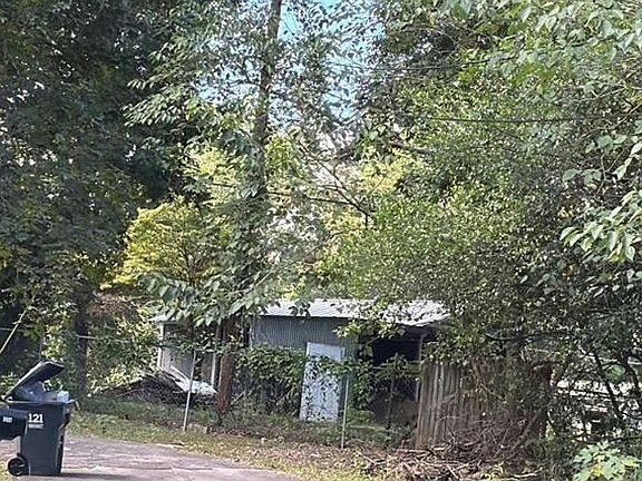 4th image of 1558 Chattanooga St