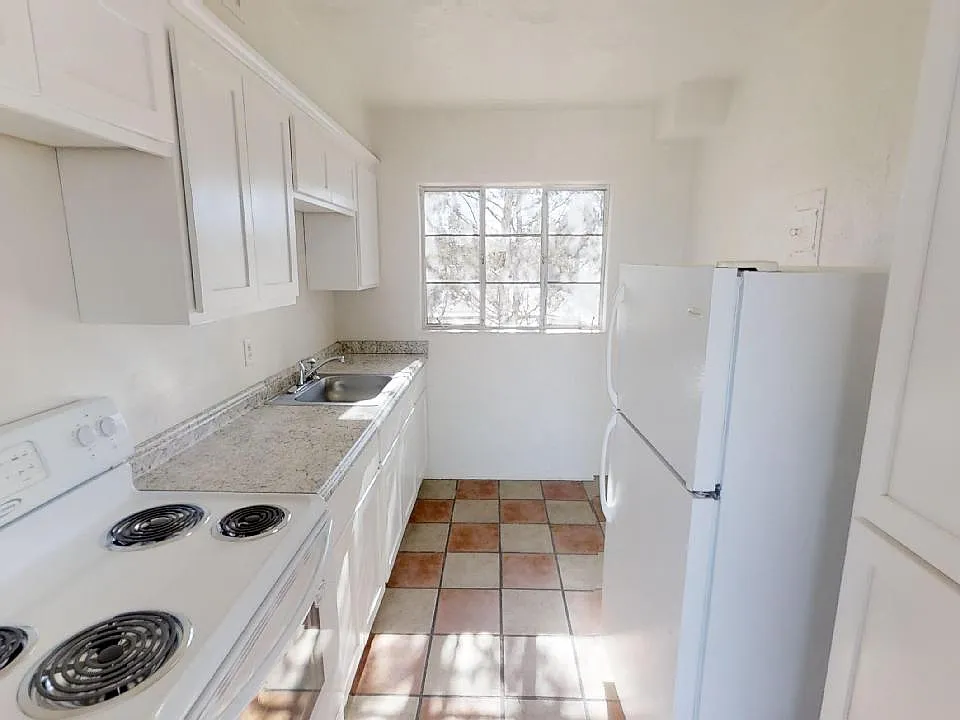 1340-San-Mateo-SE-Unit-7-Arrowclick-or-touch-to-walk-around-11262018_201458_04282023