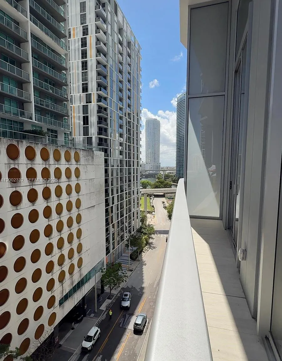 Viceroy Residence — Photo 1