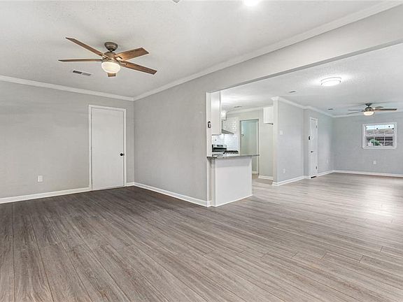 4th image of 2604 Oregon Dr