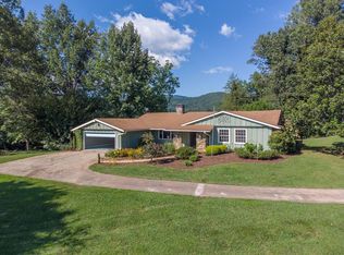 96 Country Rd, Franklin, NC 28734