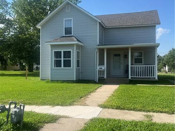 922 Pecan St, Humboldt, KS 66748