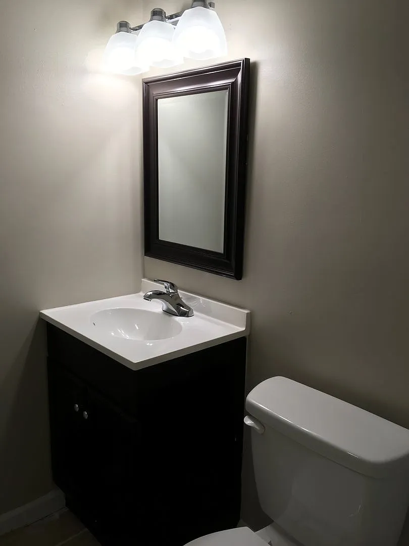 Water's Edge Apartments — Photo 4