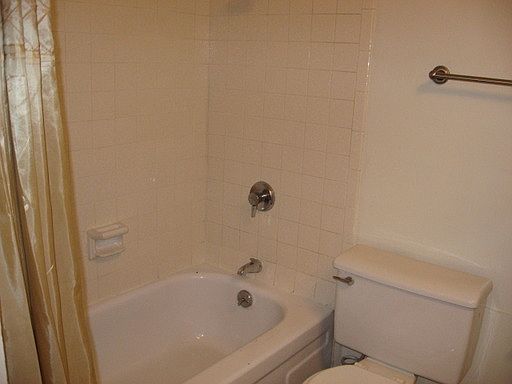 2nd image of 1710 G St APT 6