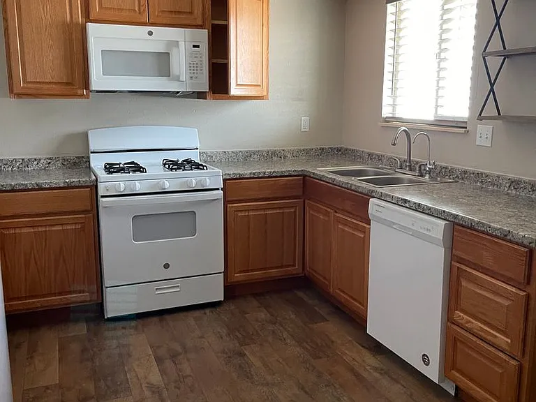 803 N Cottonwood Ave — Photo 6