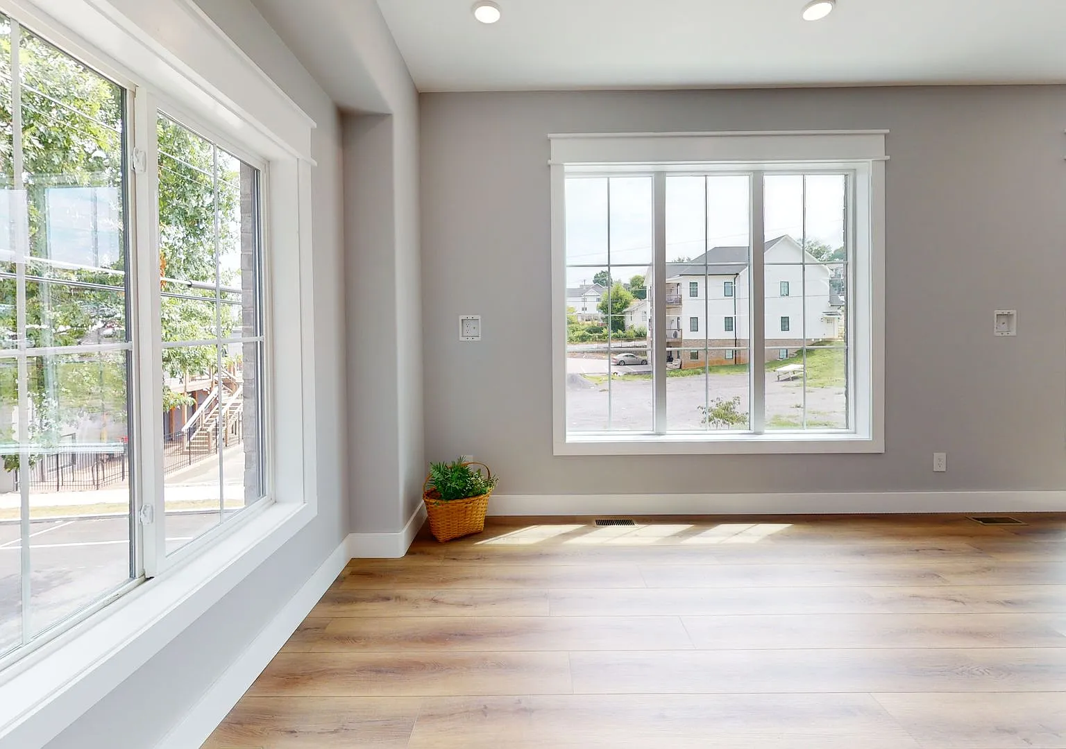 One Private Bedroom/Bath in Spacious 5BR/5BA Townhome Near UTK — Photo 4
