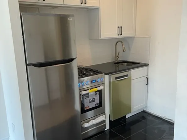 1371 1st Ave #5A, New York, NY 10021
