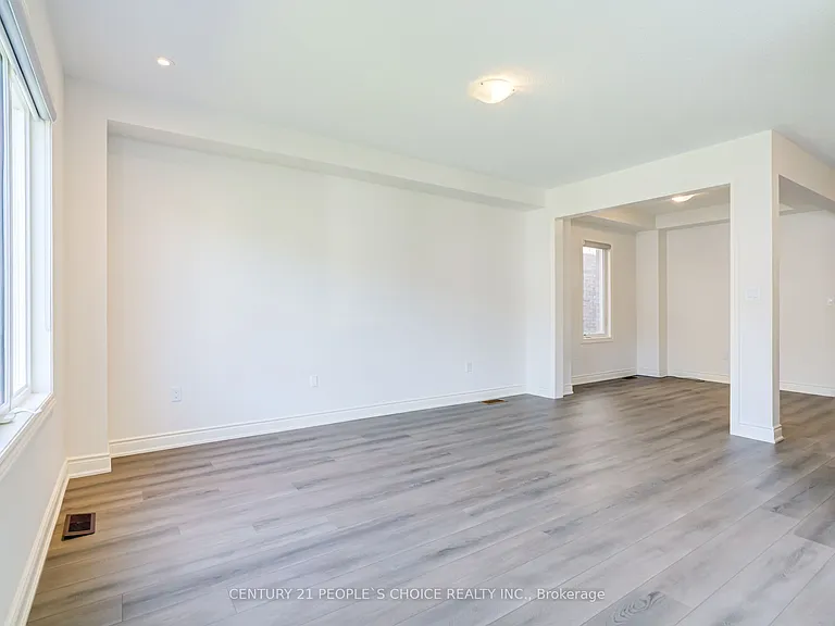2237 Crystal Dr — Photo 11