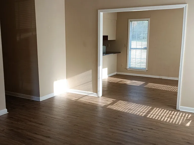 1745 Graceland Cv — Photo 21