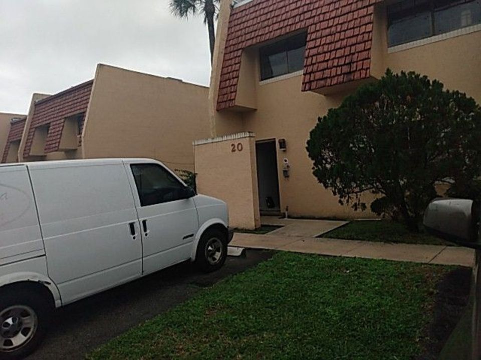 1st image of 20 Pleasant Hill Ln