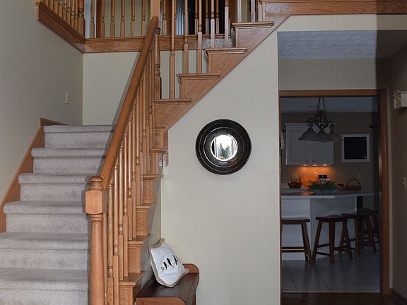 2nd image of 711 Meadowlark Ln