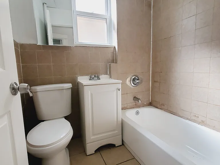 133 Boyd Ave #1L — Photo 6
