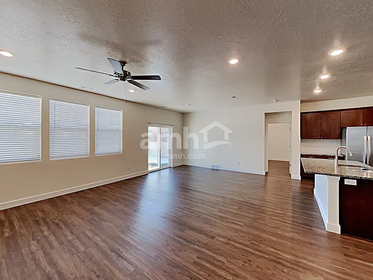 1192 N Wagon Way — Photo 3