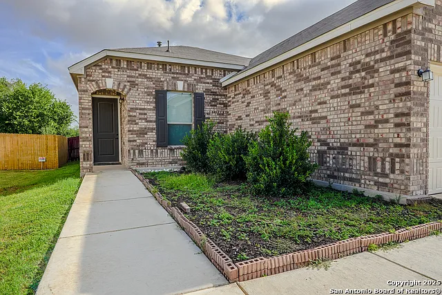 3 bed, 2.0 bath, 1516 sqft, $2,150 — Photo 3
