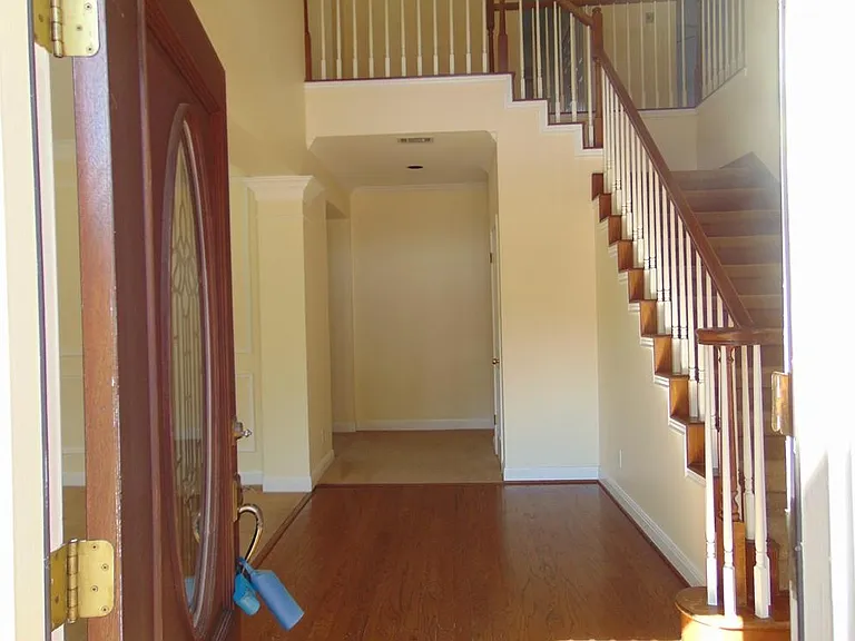 5806 Cedar Cliff Dr — Photo 2