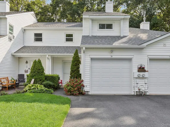 19 Bass Court, Manorville, NY 11949