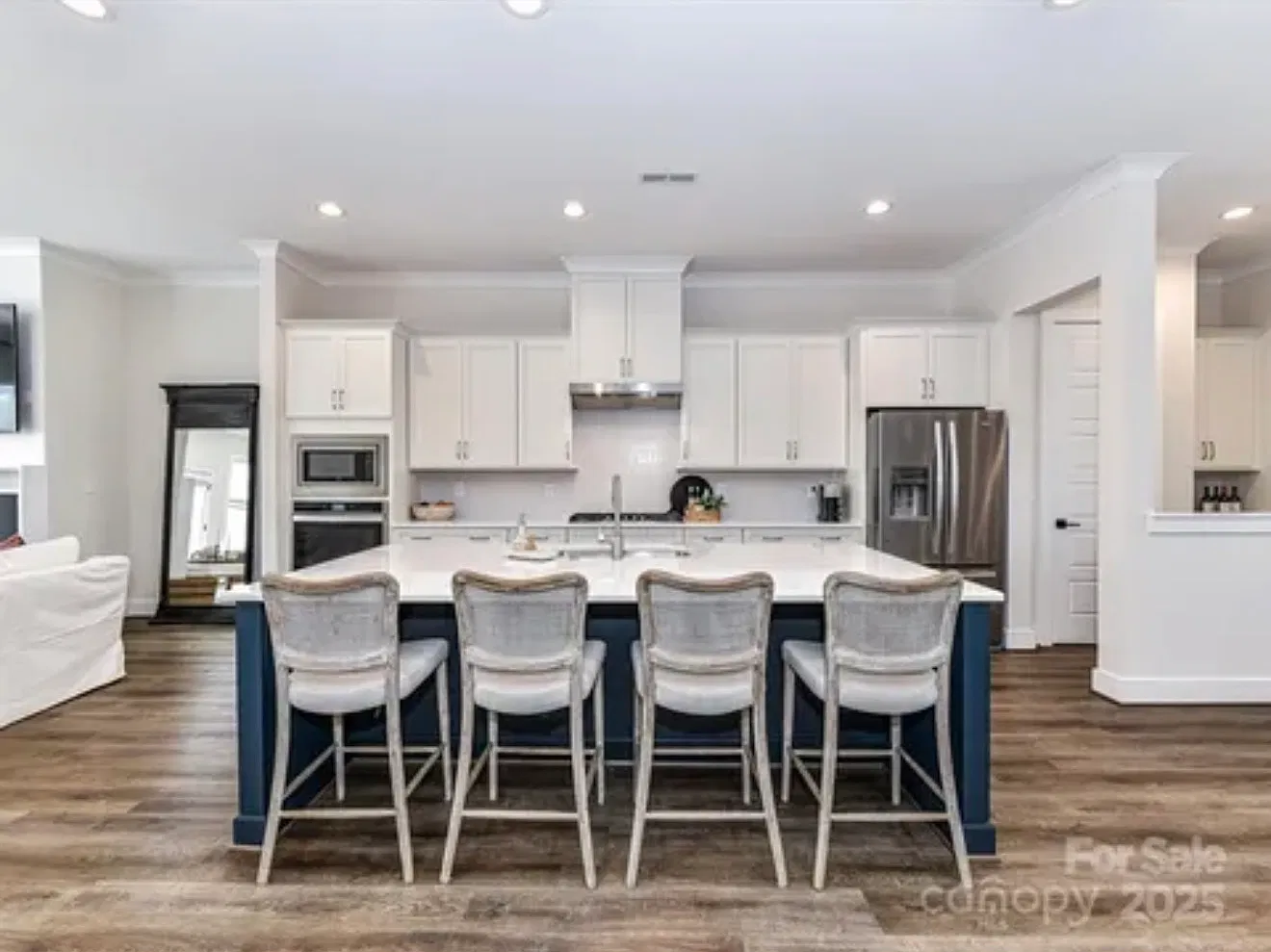 3 bed, 2.5 bath, 2577 sqft, $3,800 — Photo 4