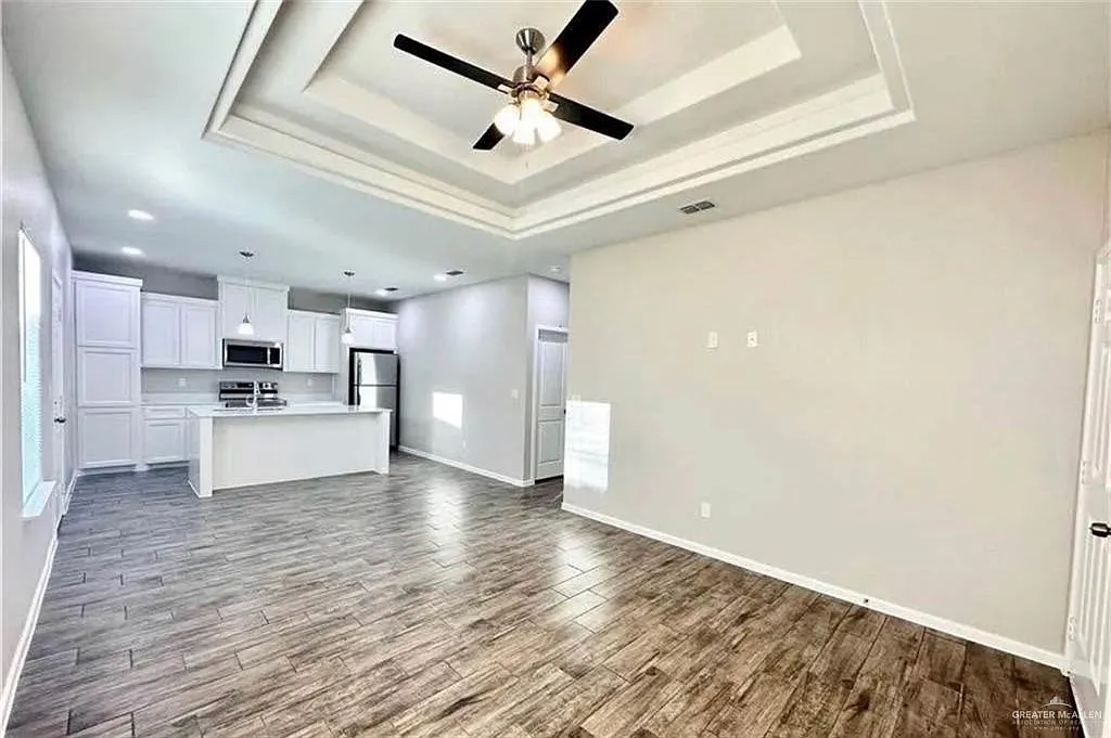 3 bed, 2.0 bath, 3988 sqft, $1,200 — Photo 2