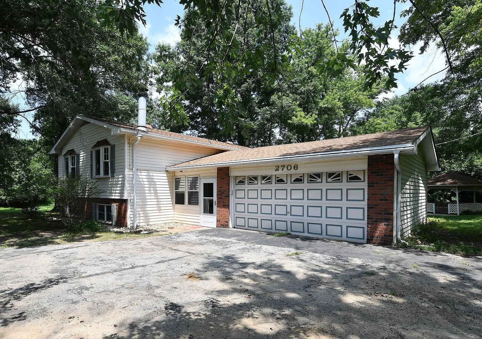 2706 Christy Ave | Grover 63040 — Photo 2