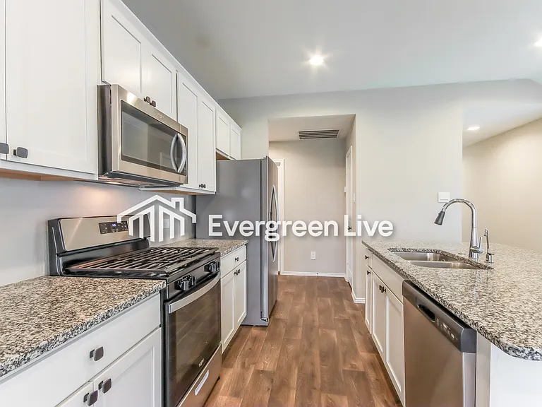 9885 Glen Brook Ln — Photo 3