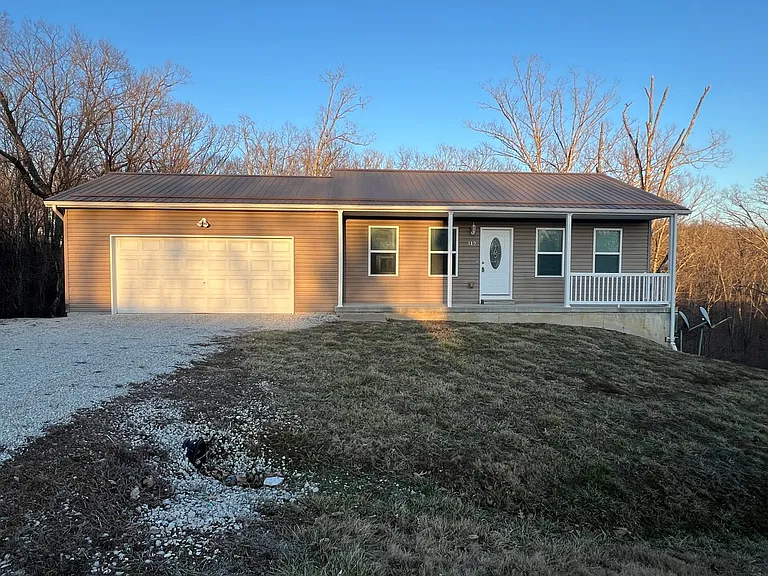 3 Bedroom 2 bath 2 car garage house — Photo 2