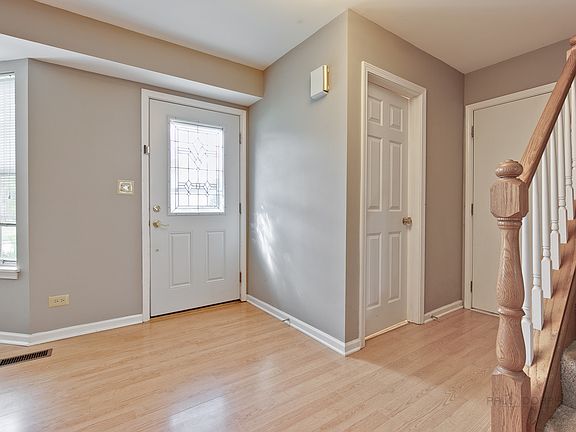 3rd image of 805 Benridge Ct