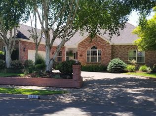 2926 Powderhorn St, Eugene, OR 97408