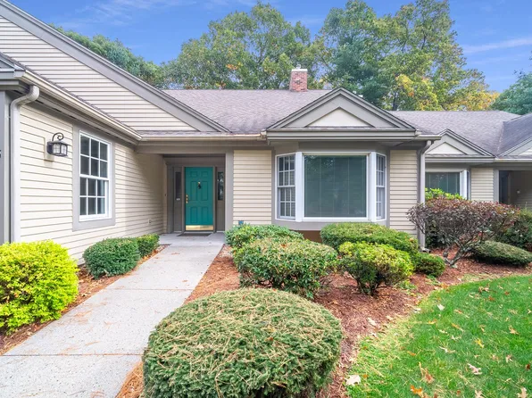 35 Tabor Xing #209, Longmeadow, MA 01106